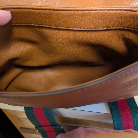 Gucci Brown Leather Shoulder Bag with Gold Accents - Picture 9 of 16